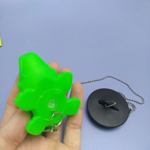 Пробка для ванны с игрушкой - пищалкой на цепочке Веселые плескания